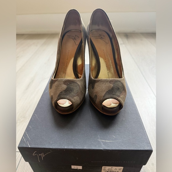 Giuseppe Zanotti Camouflage Peep-Toe pumps. Size 36.5 - Picture 1 of 9
